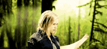 Clarke Griffin Reading GIF - Clarke Griffin Reading The100 GIFs