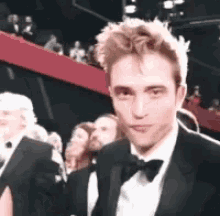 Robert Pattinson Wink GIF - Robert Pattinson Wink Selfie GIFs