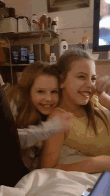 Girls Siblings GIF - Girls Siblings Smile GIFs