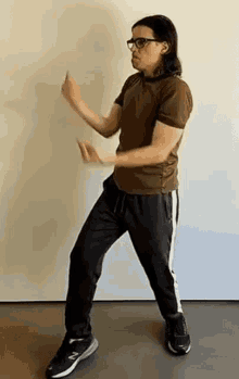 Rivers Cuomo Weezer GIF - Rivers Cuomo Weezer Rivers Cuomo Dance GIFs