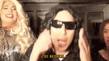 a man wearing sunglasses says i se respira !