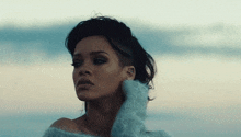 Looking To The Side Rihanna GIF - Looking To The Side Rihanna Diamonds Song GIFs