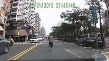 当たり 車 GIF - Run Running Street GIFs