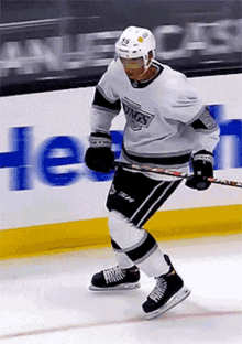 los angeles kings quinton byfield warming up warm up hockey