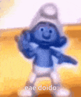 a smurf with the words eae doido on the bottom right