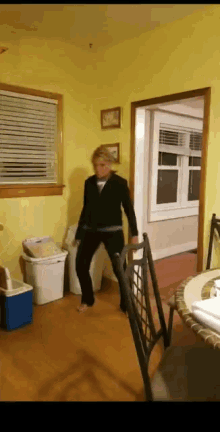 Mom Dancing GIF - Mom Dancing Air Hump GIFs