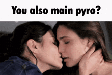 Tf2 Lesbian GIF - Tf2 Lesbian Kiss GIFs