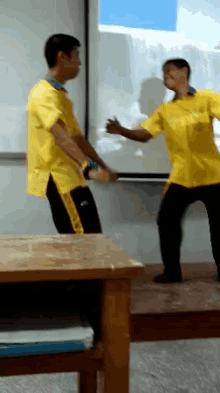 Shakeit Funny GIF