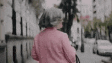 You Need To Calm Down Mujer GIF - You Need To Calm Down Mujer Viento GIFs