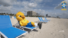 relaxante brazilian team mascot relaxar na praia relaxing