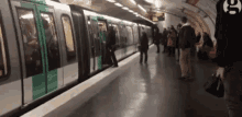Trying To Board A Crowded Train In Paris GIF - Boarding Boarding Trarin Paris GIFs