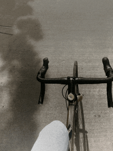 a person is riding a bicycle with a sticker on the front that says ' do '