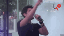 carlos right singing concert