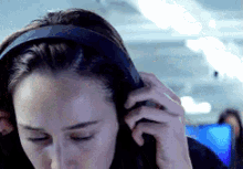 Adc Alycia Debnam Carey GIF - Adc Alycia Debnam Carey Head Phones GIFs