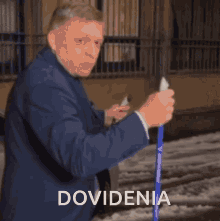 a person holding a ski pole with the word dividenia on the bottom right