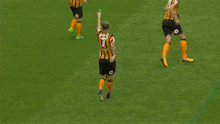 a soccer player with the number 7 on their jersey