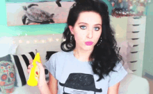 катя клэп косметика смешно GIF - Kate Clapp Spray Fierce GIFs