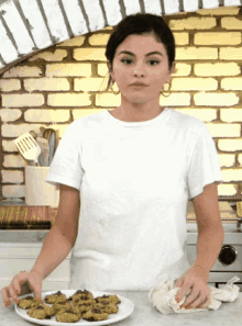 Selena Gomez Selena And Chef GIF - Selena Gomez Selena And Chef Hi GIFs