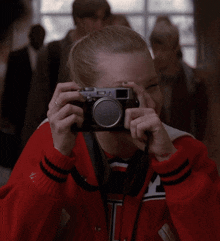 Brittany S Pierce Taking Picture GIF - Brittany S Pierce Taking Picture Picture GIFs