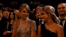 High Five Taylor Swift GIF - High Five Taylor Swift Awards GIFs