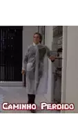 a man in a white coat is standing in a room with the words " caminho perdido " above him
