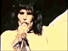 Queen Freddie Mercury GIF - Queen Freddie Mercury Sing GIFs