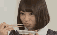 美味しい　食べる　北野日奈子 アイドルグループ乃木坂46のメンバー GIF