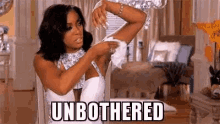 Unbothered Wipes Underarm GIF - Unbothered Wipes Underarm Wet GIFs
