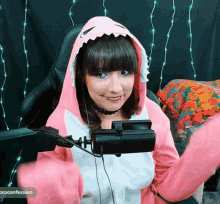 Cococonfession Pink Shark Clap1 GIF - Cococonfession Pink Shark Clap1 GIFs