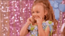 Smile And Blow A Kiss GIF - Toddlers And Tiaras Pageant Beauty Pageant GIFs