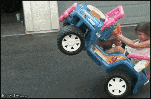 Never Make Fun of People Driving Small Cars - Señor GIF - Pronounced GIF or  JIF?