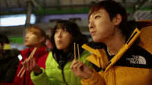 South Koreans Enjoying A Hot Dinner GIF - Korea People Eating GIFs