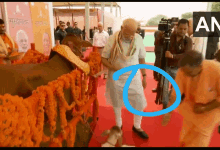 Modi Modi Loves Camera GIF