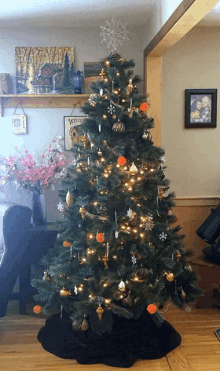 Christmas Tree Dancing GIF - Christmas Tree Dancing Shimmer GIFs