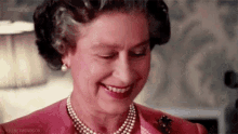 Queen Elizabeth GIF - Queen Elizabeth Smiling Happy GIFs