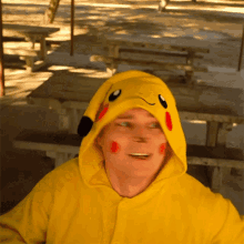 Looking Left And Right Pikachu GIF - Looking Left And Right Pikachu Aj Pinkerton GIFs