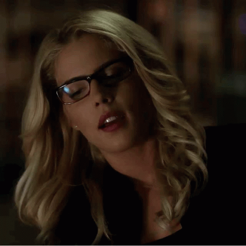 Emily Bett Rickards Felicity Smoak GIF - Emily Bett Rickards Felicity Smoak Queen Of Hearts GIFs