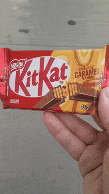 Kitkat Caramel Kitkat GIF - Kitkat Caramel Kitkat Chocolate Bar GIFs
