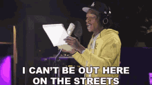 I Cant Be Out Here On The Streets Wiz Khalifa GIF - I Cant Be Out Here On The Streets Wiz Khalifa I Dont Want To Be On The Streets GIFs