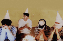 Nu'Est 생일 축하 기도 GIF - Nuest Praying Birthday Party GIFs