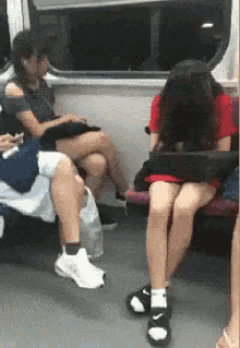 想睡 困 瞌睡 地铁 倒 搞笑 GIF - Sleepy Doze Off Subway GIFs