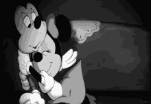 Mickey Y Minie Dicen Te Amo GIF - Te Amo Mickey Mouse I Love You GIFs