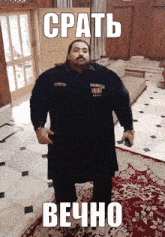 a man standing in a living room with a foreign language caption