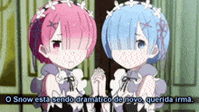 two anime girls are standing next to each other with the caption o snow esta sendo dramatico de novo