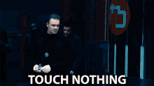 Touch Nothing Dont Touch Anything GIF - Touch Nothing Dont Touch Anything Dont Put Your Fingers On Anything GIFs