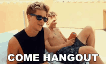 Come Hangout Come Over GIF - Come Hangout Come Over Hang With Us GIFs