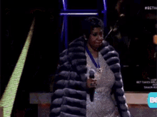 Aretha Franklin Drops Coat GIF - Aretha Franklin Drop Coat Sassy GIFs