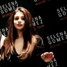 Selena Gomez GIF - Selena Gomez Kiss GIFs