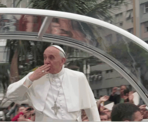 pope-francis-blowing-kisses.gif