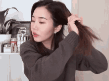 Hair Do Hair Clipping GIF - Hair Do Hair Clipping How To Make Up Your Hair GIFs